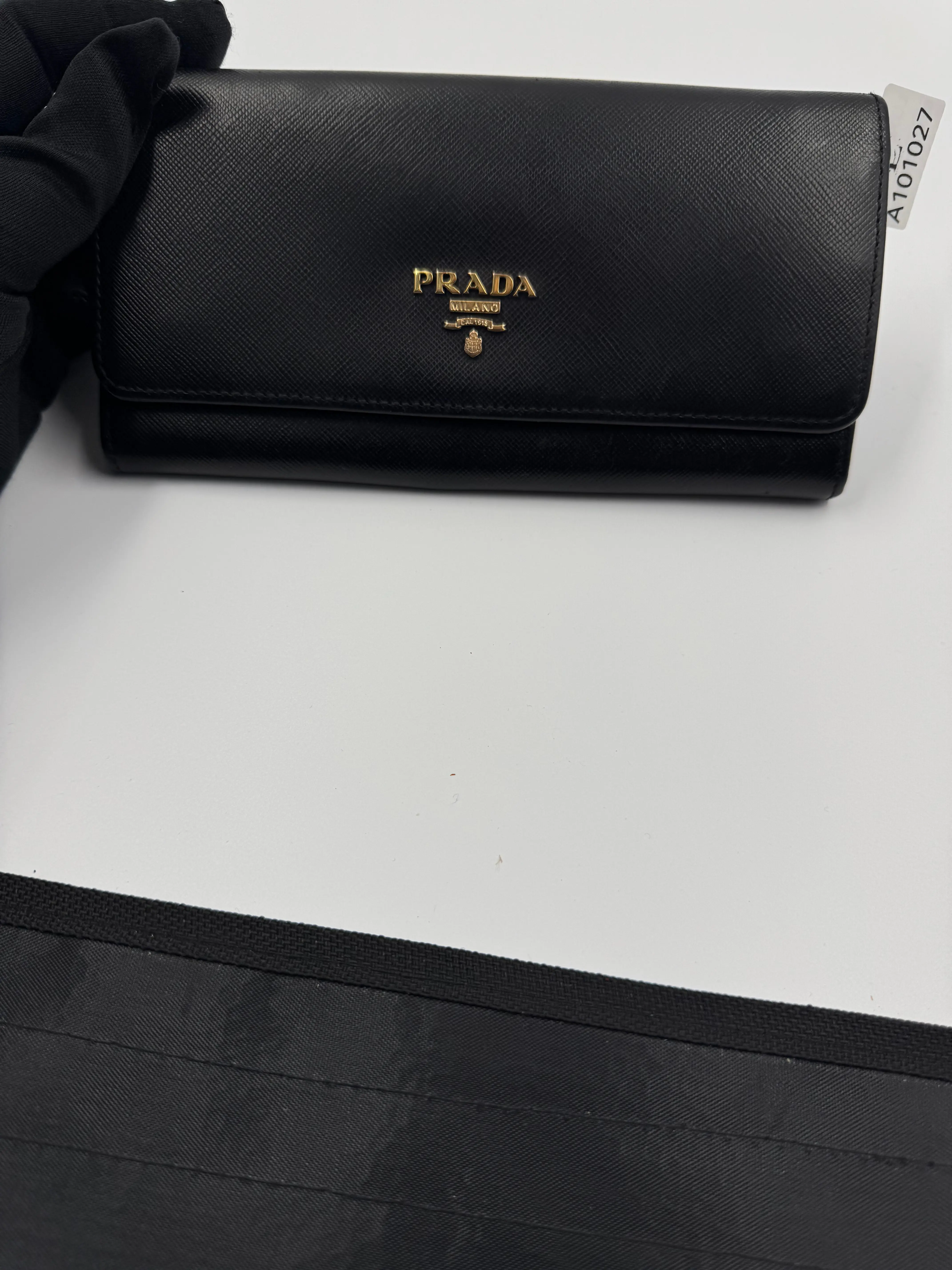 Pre-owned PRADA Large Saffiano Leather Wallet A101027