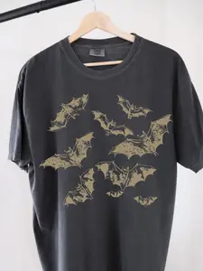Comfort Colors Vintage 90s Style Bat T-shirt, Retro Gothic Shirt, Vintage Halloween Tee, Goblincore Shirt, Vintage Gothic Vampire Bats Tee