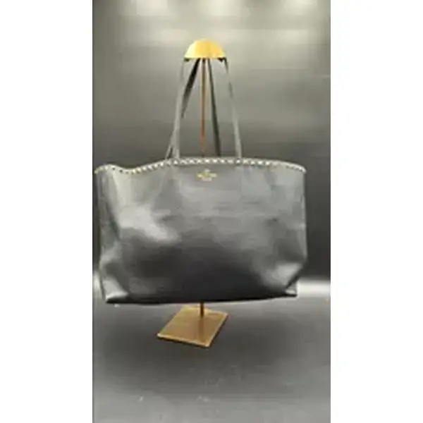 Pre-owned Leather Luxury Bags & Accessories Valentino Garavani Rockstud Shopping bag, Black Date Code: NODC08062605. Entrupy ID: RXV9J76.
