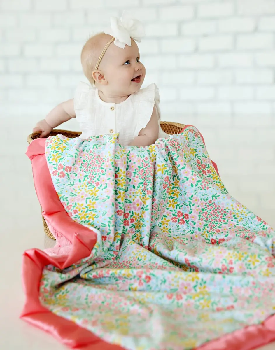 Floral Soft Blanket - Plush Backing, Multi-Size Dainty Pastel Bedding Throw, Ideal Gift for Tween, Infant Home Decor, Soft Throw
