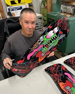 Stranger Things Meek Slasher Eddie Skateboard Deck 10.1in x 31.13in Santa Cruz Hand Signed Old School