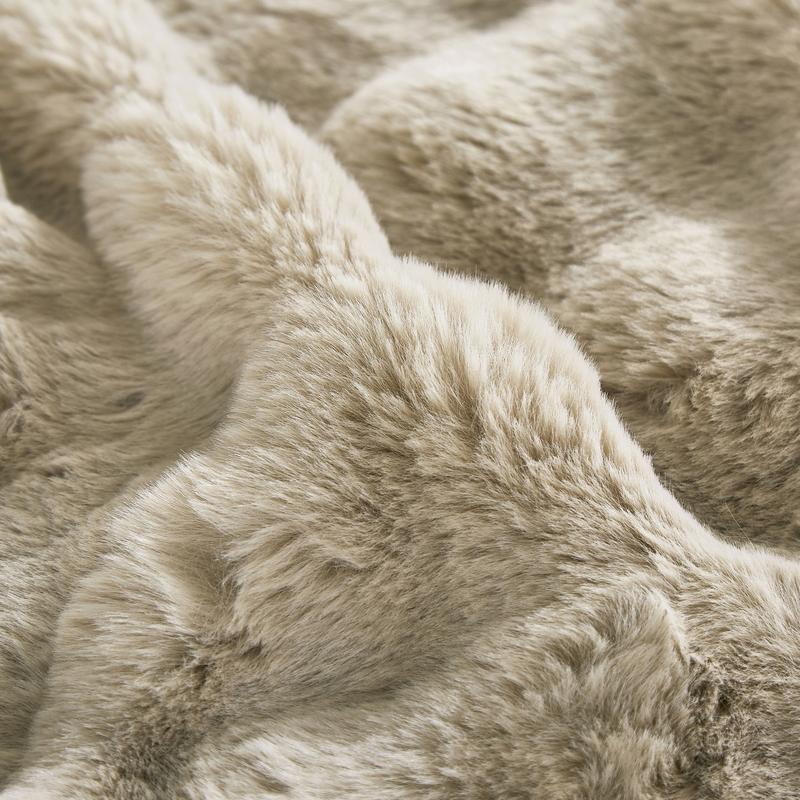 Luxury Thickened Faux Fur 4-Piece Comforter Set - Plush Bedding with Shams & Cushion, Multi-Color Options, Queen & King/Cal-King Sizes, Green