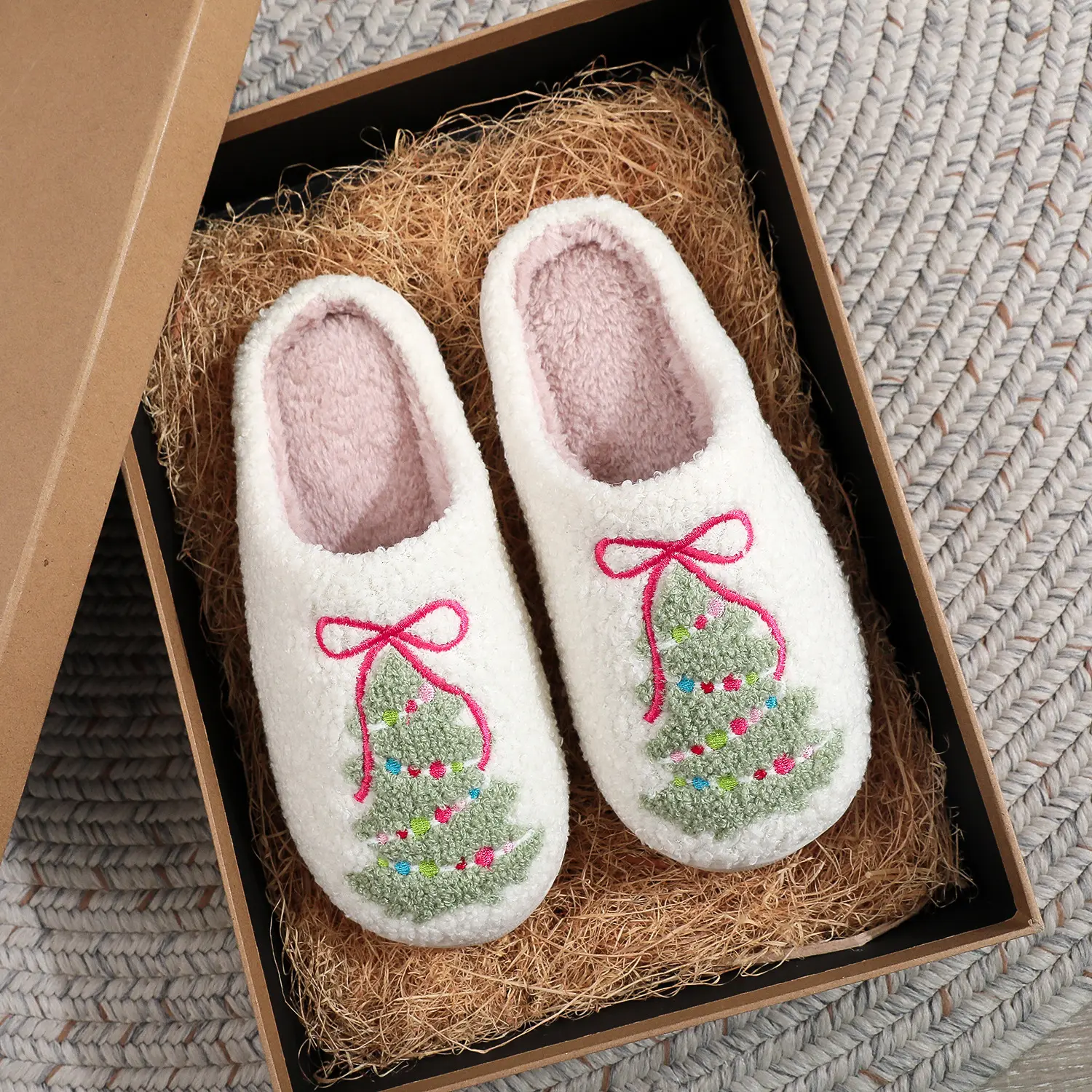 FEITAI Unisex Christmas Plush Home Slippers - Tree & Bow Pattern, Slip-On Warm Footwear for Christmas Party, Fuzzy House Shoes, Slippers For Women