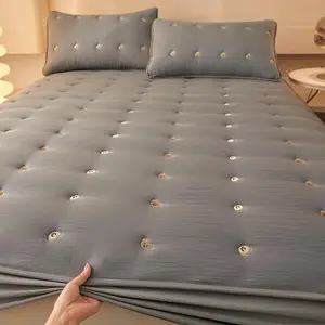 Bear Head Design Mattress Cover, 1 Count Thickened Embroidery Waterproof Mattress Protector or 2 Counts Pillowcases without Filler, Mattress Topper for Home Bedroom, Bedroom Accessories