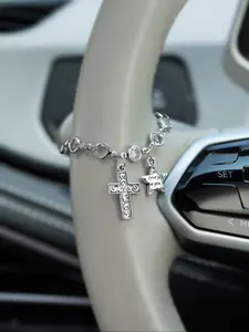 Stars Cross Car Accessories Steering Wheel Chain, Stylish Automotive Interior Accessory, Durable and Easy to Install