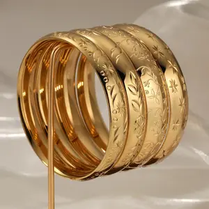 Pulsera de Acero Inoxidable Vintage con Estampado de Hojas Florales.