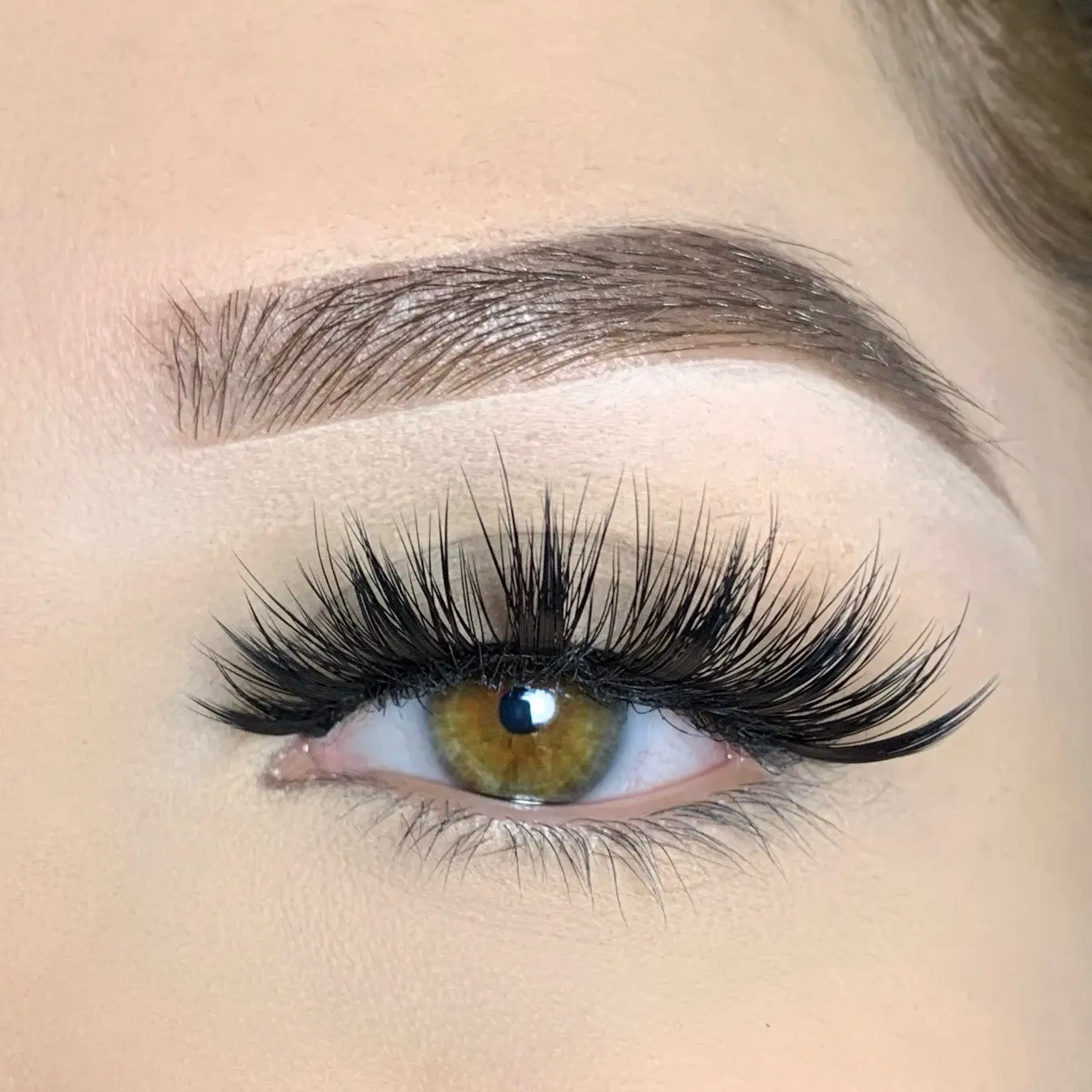 Bombshell Lashes - Bold, Fluffy Cat Eye Falsies Bombshell Lashes - Bold, Fluffy Cat Eye Falsies