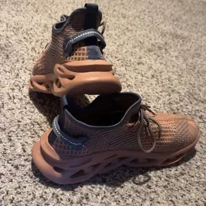 Product Review of Mens Shoes, Ultra-light Textured Design Lace-up Trainers for Treadmill Wear As Gift, Workout Sneakers, Casual Twist Sole Design Sports Running Shoes for Summer 2025 from W**e **