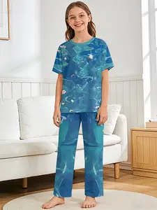 Blue Ocean Duck 2-piece girls' digital printed short-sleeve pajamas with long pants, made of flame-retardant fabric. A stylish, trendy, casual, comfortable and soft pajama set, suitable for sleeping and home leisure. 100% polyester, perfect for girls' hom