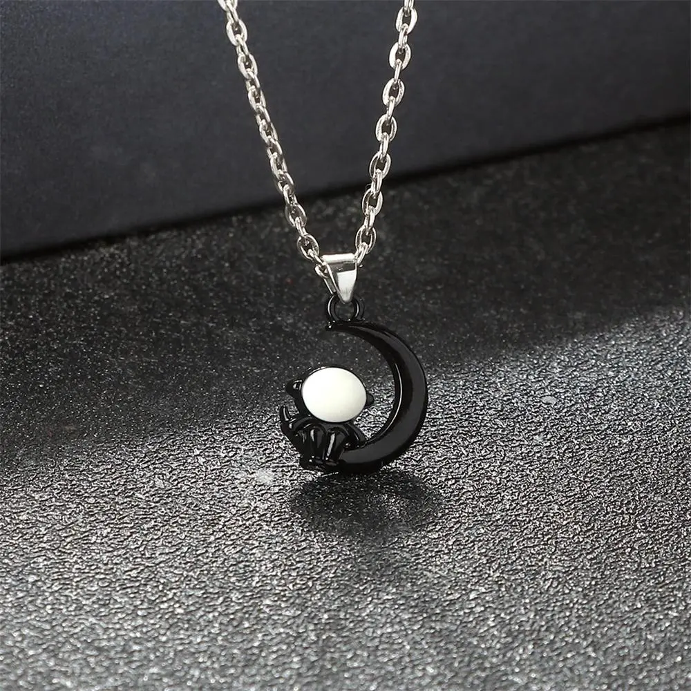 Astronaut on Moon Pendant Necklace for Women, Casual Alloy Chain with Adjustable Extender, Universe Themed Fashion Jewelry Gift, Casual Wear, Promotion