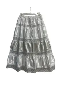 White Satin Skirt/ Saya de satin blanco