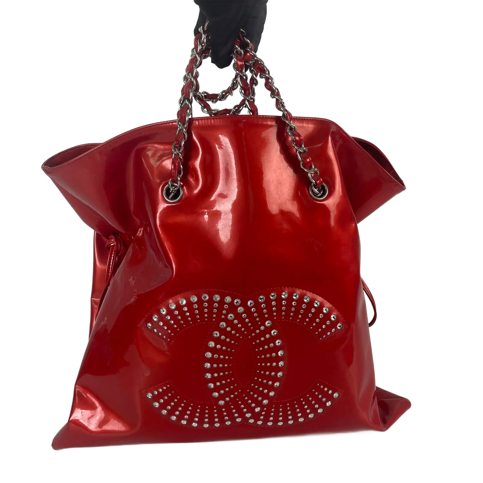 Pre-owned CHANEL Patent Glossy Leather tote bags red patent‑leather drawstring tote bag, crystal‑embellished CC logo and leather‑woven chain straps.+charm+++