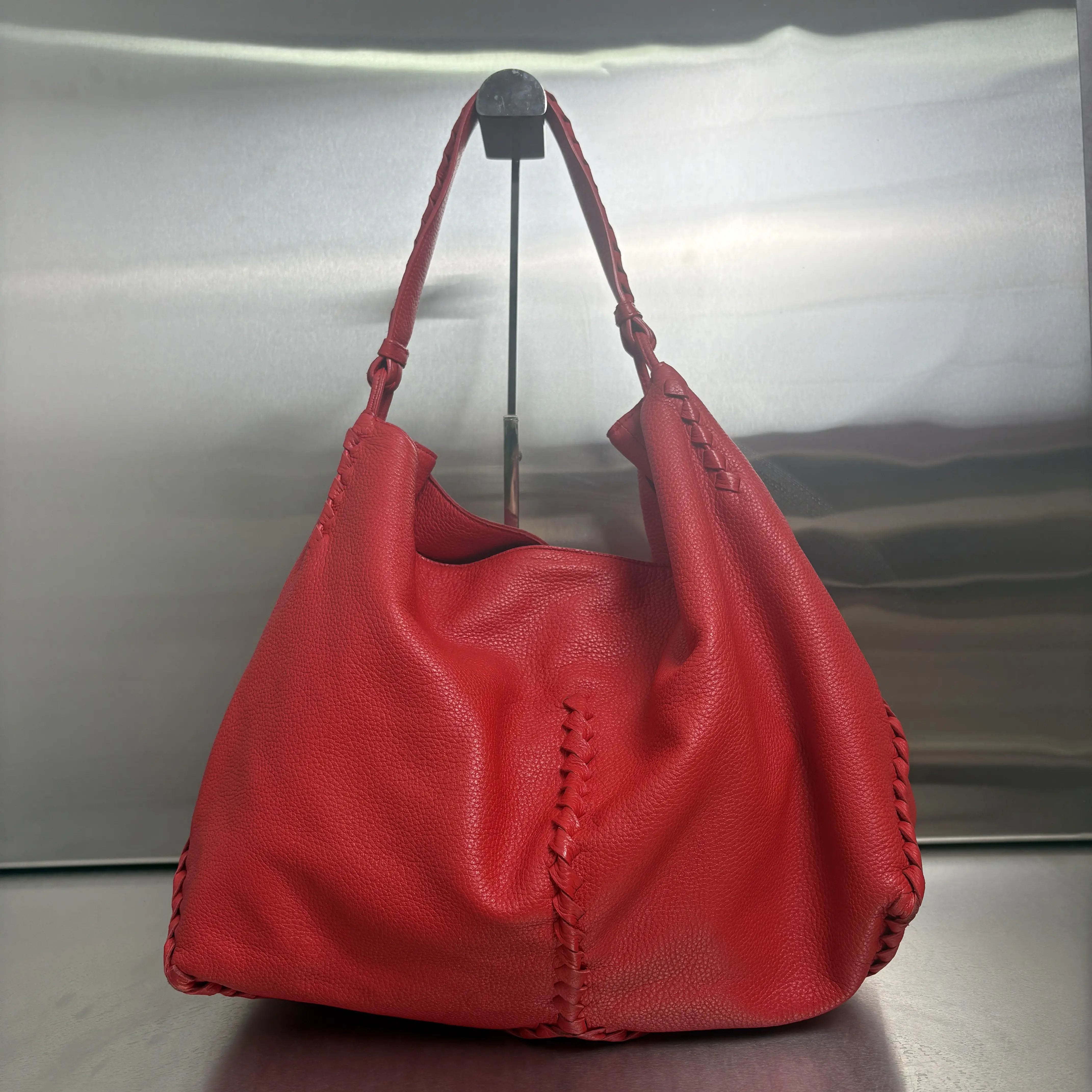 Pre-owned Calfskin Shoulder Bags Bottega Veneta Red Shoulder Tote