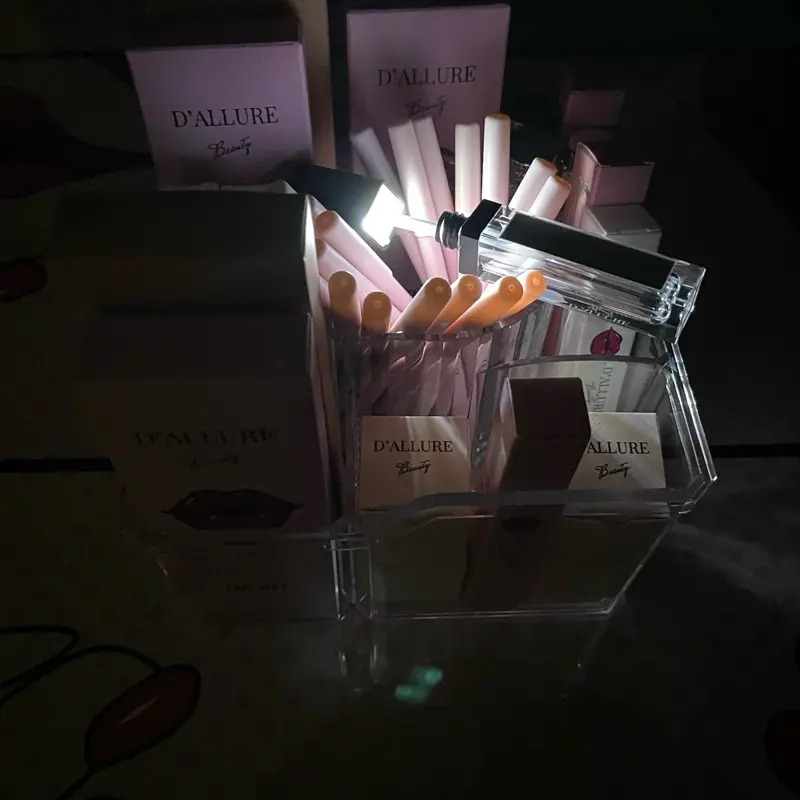 LED light with Mirror Gloss Lipgloss