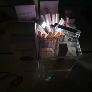 LED light with Mirror Gloss Lipgloss