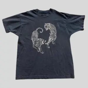 Tigers Graphic Tee, Vintage Wildlife Shirt, Retro Y2K Animal Graphic Tee, Unisex Style