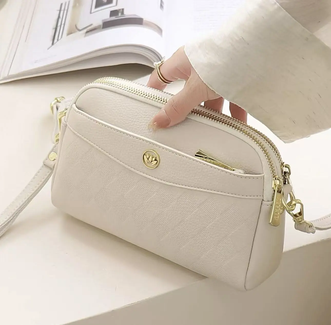 ‮ nottiuV siuoL  ‬Vanity PM M47128 Monogram Canvas Women’s Makeup Shoulder Crossbody Purse