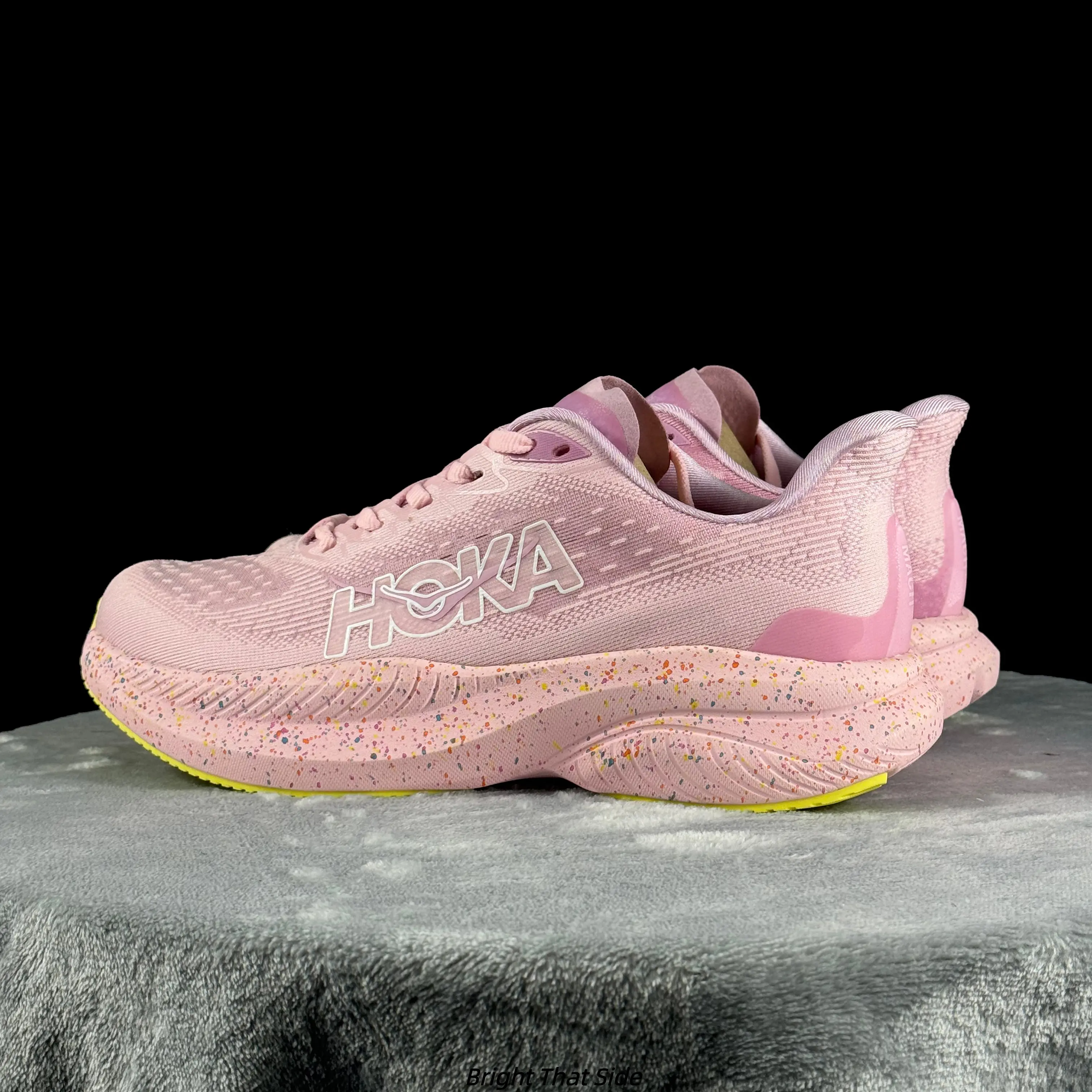 Pastel Pink Speckled Mesh Lightweight Training Sneakers Ultra Curved Thick Cushion Yellow Outsole Breathable Non Slip Shock Absorbing Athletic Running Shoes Unisex