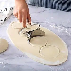 A Stainless Steel Dumpling Cutting Wheel, Dough Roller, Round Cutter for Making Dumplings And Buns, Italian Dumpling Skin Cutter, Manual Rolling Cutter, Perfect for Easily Making Dumplings, Buns, Noodles, Pastries