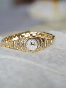 1pc Elegant Ladies' Elliptical Quartz Watch, Pearl Shell Dial, Crystal Design, Perfect for Daily Wear & Gift Giving, Unique Style