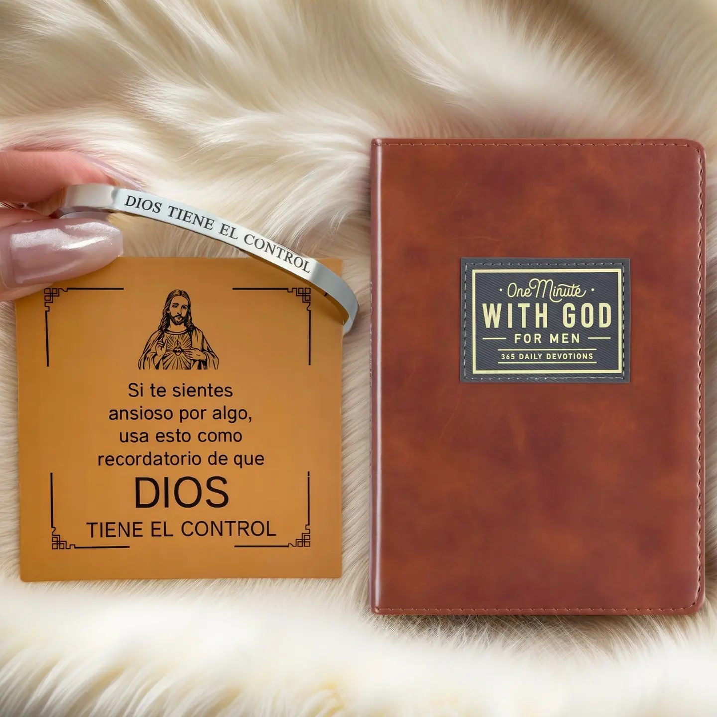 One Minute with God for Men &-Brazalete Plateado