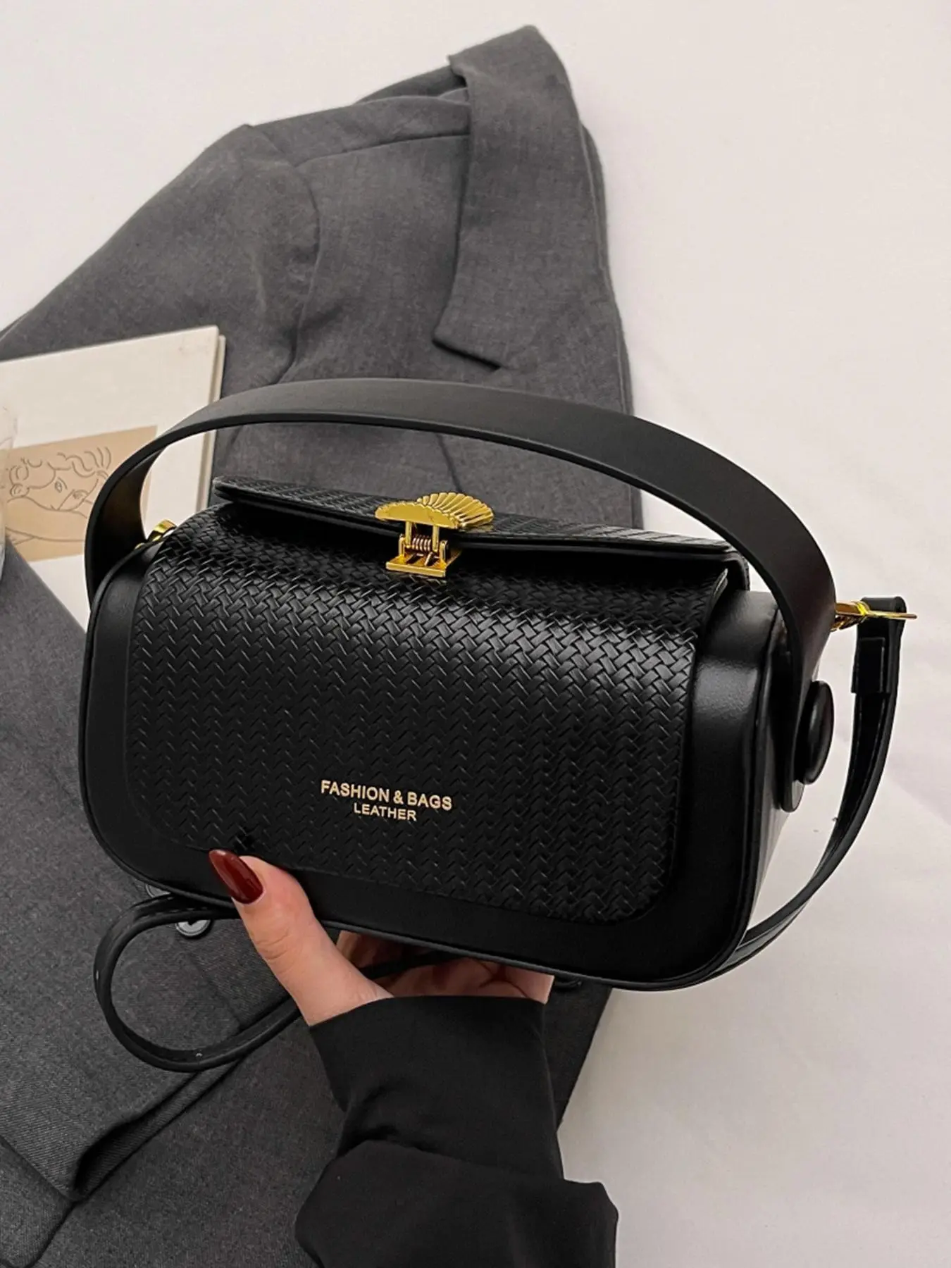 Light luxury texture woven pattern small square bag, Lightweight, Crossbody shoulder bag, niche retro design crossbody bag, solid color multifunctional women's bag, suitable for commuting and shopping, crossbody bags