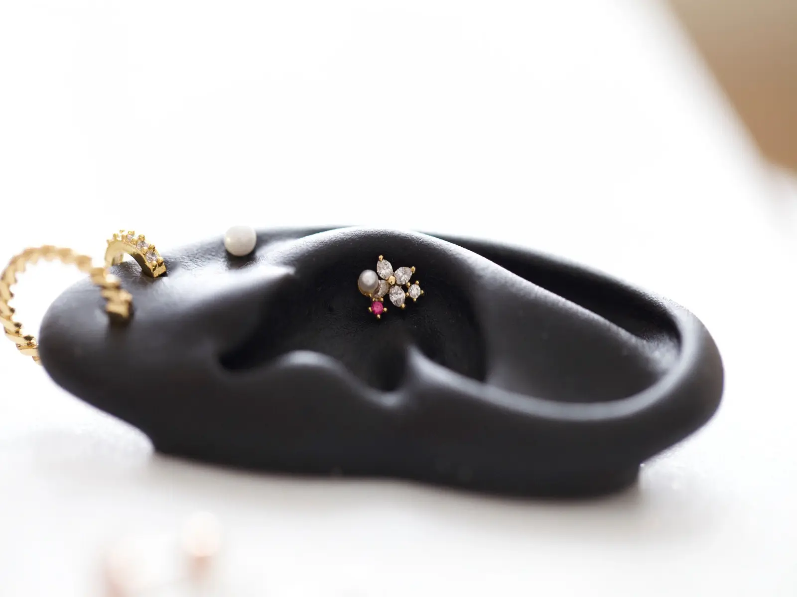 Pearl Flower Threadless Pushback • Cartilage Labret • Dainty Tragus Cluster Earrings • Mini Pink Helix Flat back • Pearl Flower Conch Stud
