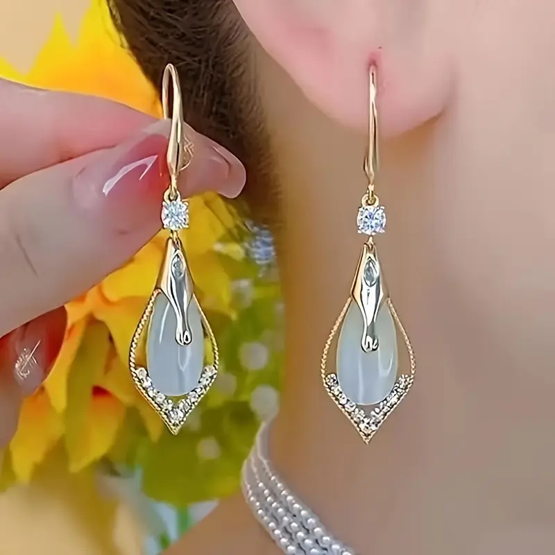 1 Pair Women's Cubic Zirconia Pendant Earrings - Retro Fashion, Copper with Silver Plating & Synthetic Zircon - All Season Wear | Versatile Design | Easy-to-wear with Any Outfit