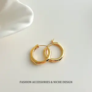 Gongliu Earrings: Niche French-style women's silver plain hoop earrings, stud earrings, designer earrings, gift