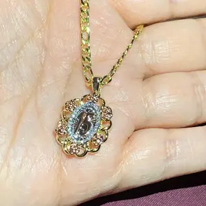 Quince Años Necklace with TriColor Pendant - Elegant Gold-Tone Chain & Multi-Colored Pendant for Special Occasions