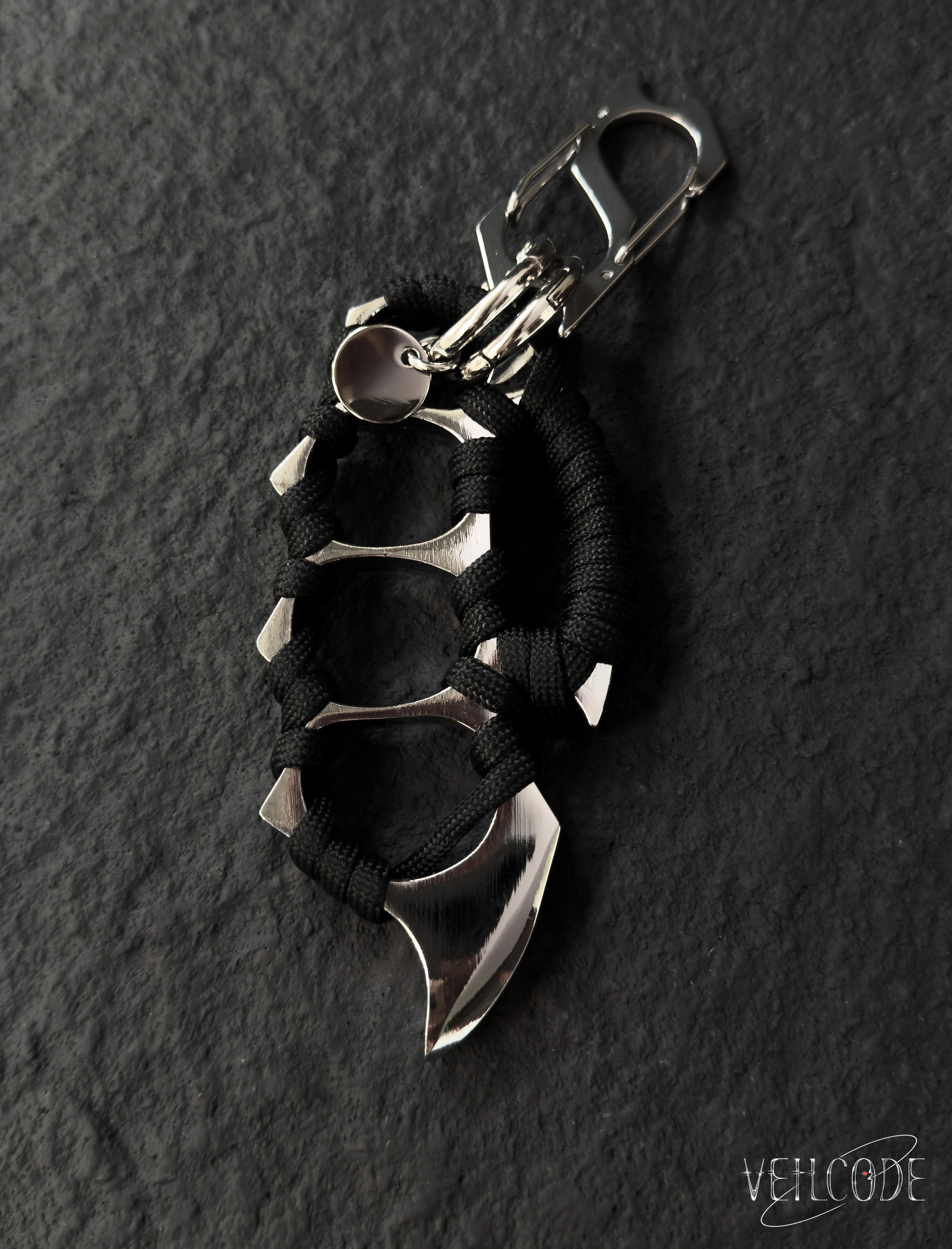 Black Skeleton Finger Knuckle Metal Keychain - Gothic Punk Style Bag Accessory, Alternative Accessories for Women, Creepy Item, Spooky Gifts, Unique Cool Gifts