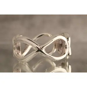Infinito Ligero – Over 6 Grams  Of 925 Sterling Silver Infinity Ring
