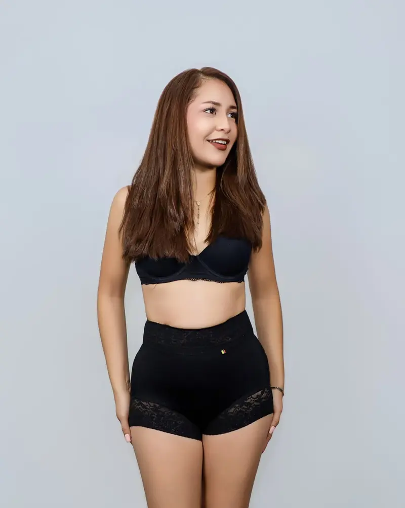 BOOTY BITE Black High-Waisted Seamless Butt Lifting Shapewear for Women - Premium Fabric, Strapless Design, Invisible Closure, Short-Length, Adjustable Straps