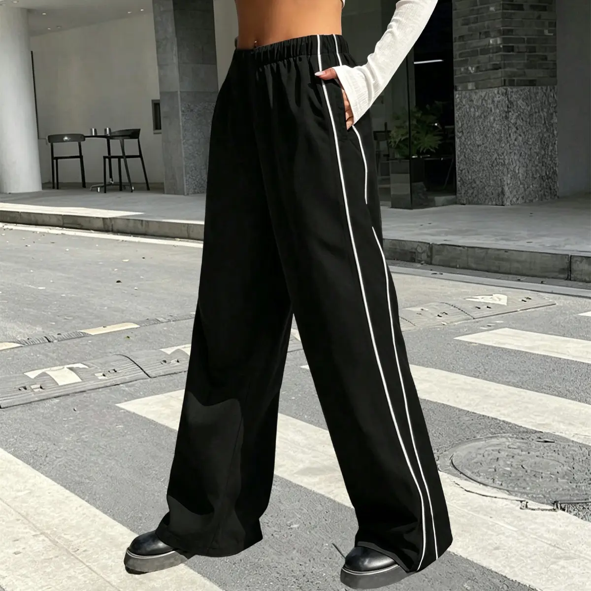 Women’s casual athletic cool pants with side pockets and an elastic waistband, suitable for outdoor sports, fitness, running, and casual wear; women’s long pants, women’s casual pants, women’s trousers, womenswear