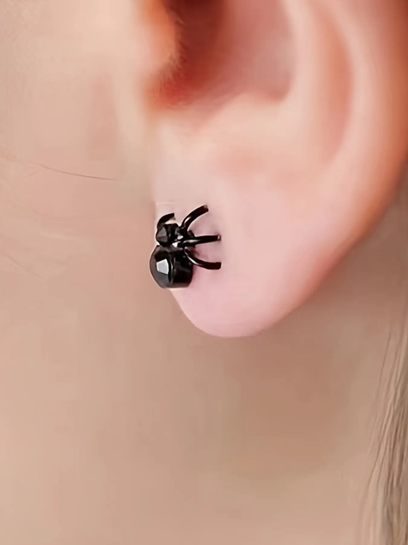 Chic Black Spider Stud Earrings for Women - Cute Playful Spooky Touch Alloy Fashion Accessory, Perfect for Daily Wear & Gifts