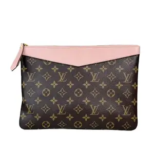 Pre-owned Louis Vuitton Leather Clutches & Wristlets Monogram Canvas Clutch with Chain Wallet Design and Crossbody Bag Functionality for Versatile Use