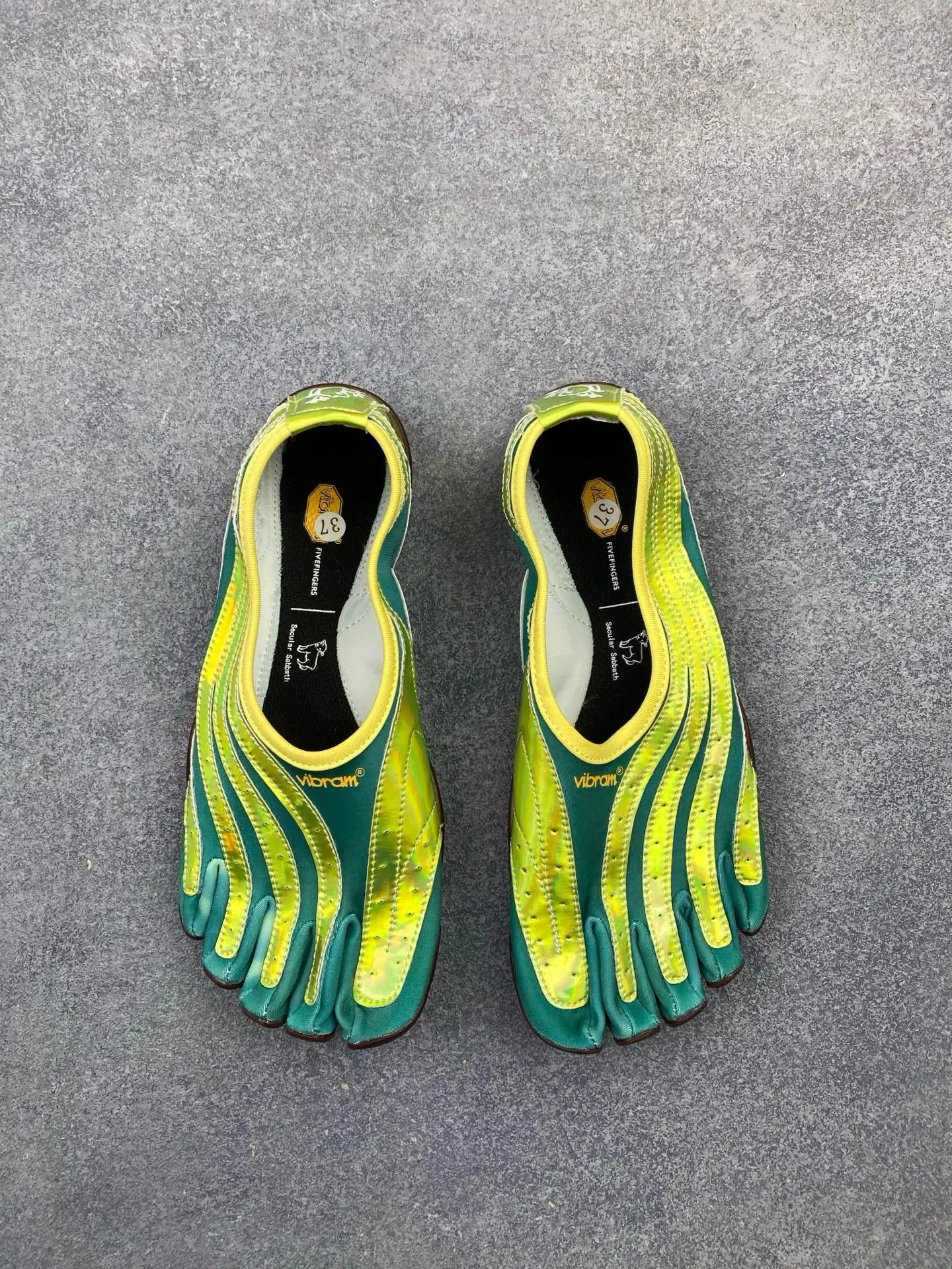 Vibram FiveFingers Barefoot Athletic Shoes for Men Women, Five Toe Running Sneakers with Flexible Grip Sole, Lightweight Breathable Mesh Design, Ideal for Outdoor Fitness, Walking, Hiking, CrossFit, Strength Training and Everyday Performance