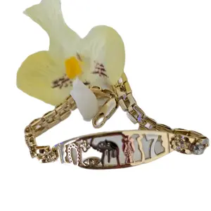 Brazalete de la Suerte En Tricolor with Unique Design and Colorful Elements Jewelry Piece