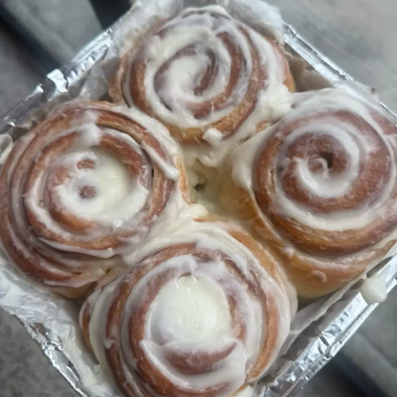 4 pack of cinnamon rolls