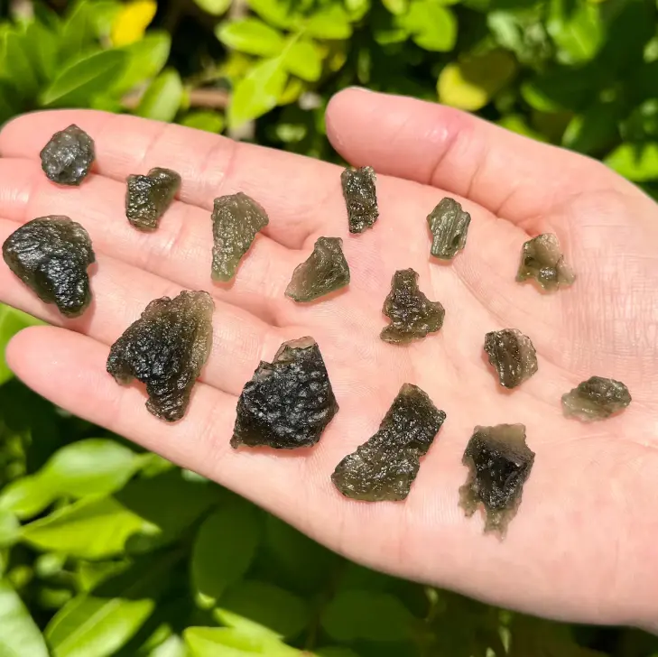 Natural Moldavite Green Tektite Raw Stone, Outspace Mineral Crystal for Jewelry Accessories, Semi-Finished for Healing Use