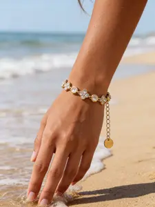Women's Crystal Four-Leaf Clover Chain Bracelet, Round Flower Zirconia Charm, Boho Waterproof Beach Summer Vacation Accessory