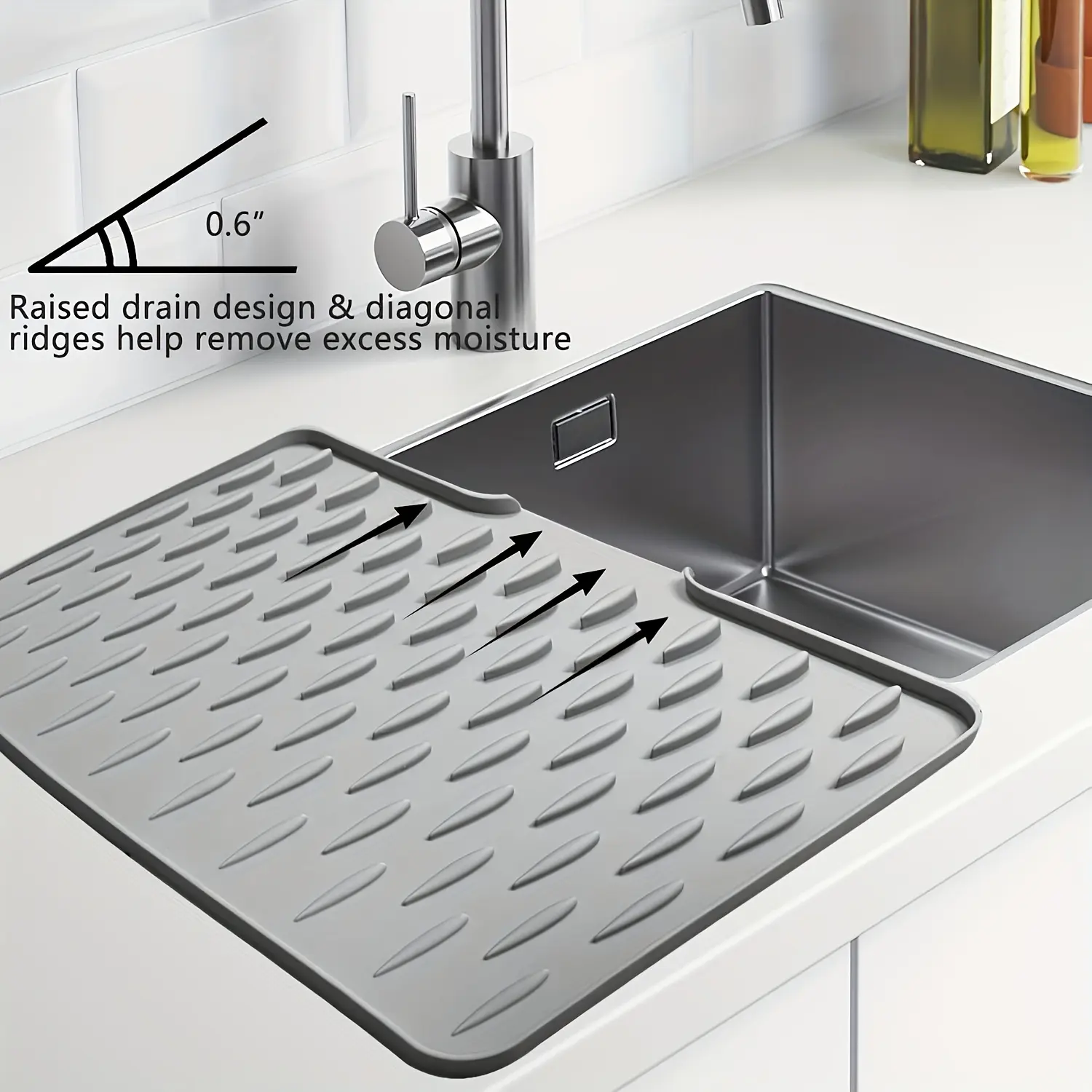One non-slip silicone kitchen drain mat, high temperature resistant, with built-in drainage design. Suitable for sink countertops, easy-to-clean silicone dish drying mats, and space-saving dish racks. Suitable for countertops, sinks, and refrigerators.