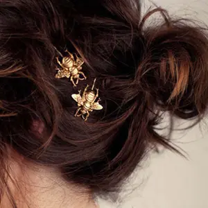 Women's Vintage Matte Golden Bee Hairpin - Side-Fixing Hair Clips, Elegant Unique Daily-Matching Artificial Gemstone Jewelry Accessory