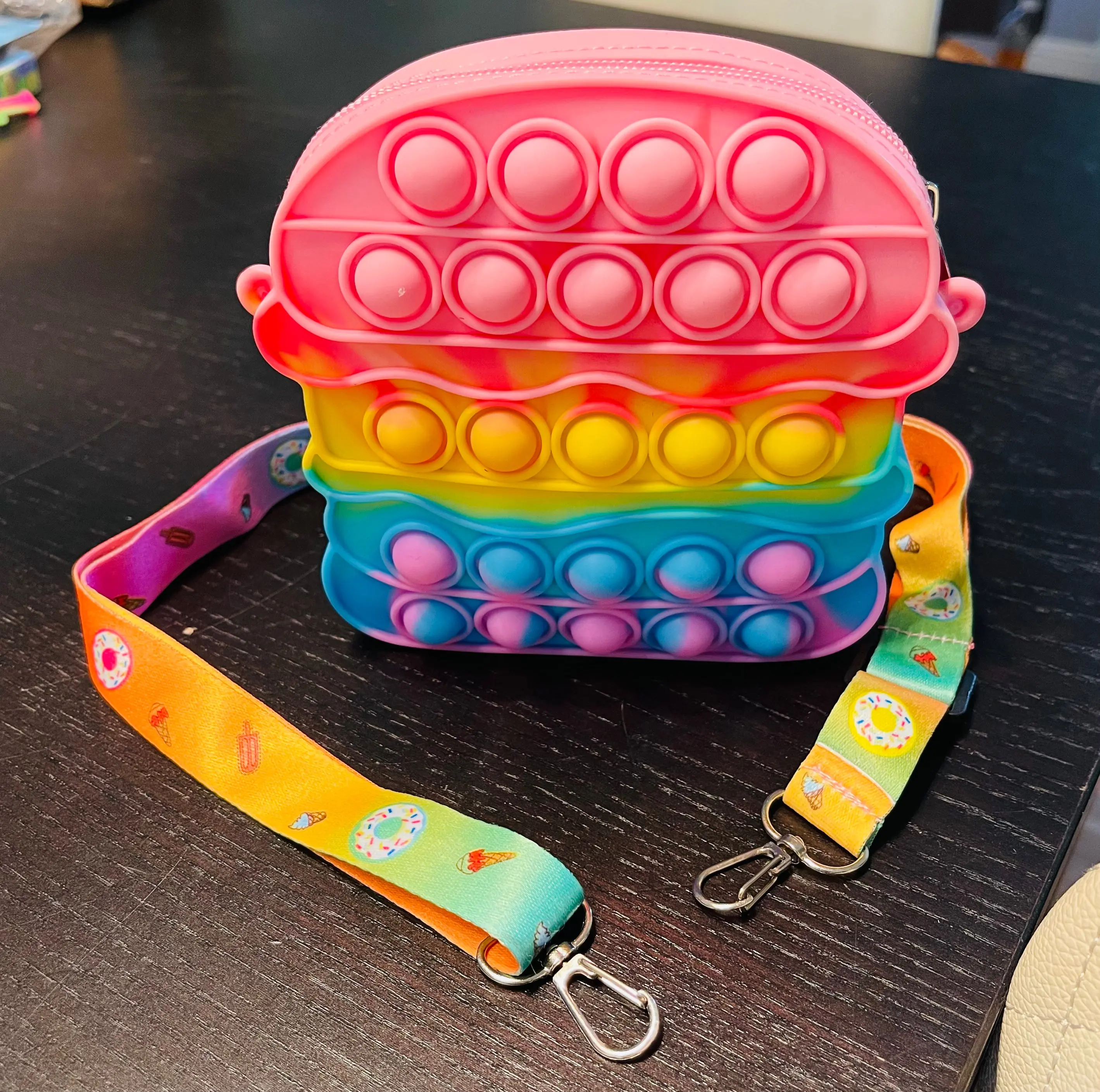Burger pop it purse
