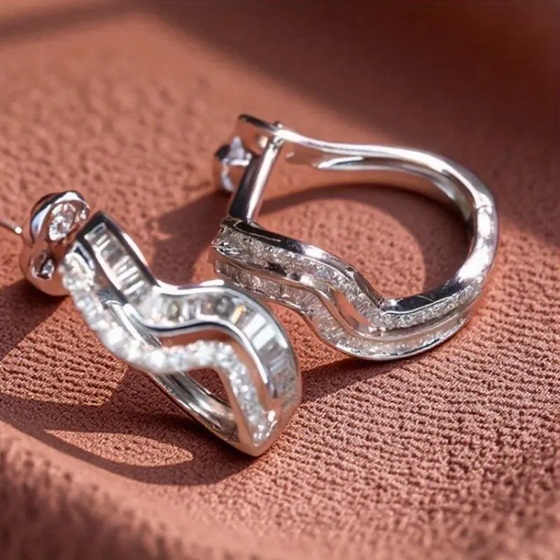 Women's Wave Pattern Hoop Earrings, Artistic Copper Base Jewelry with Synthetic Diamond, Elegant Circular Form for Daily and Party Wear, Bright Luster