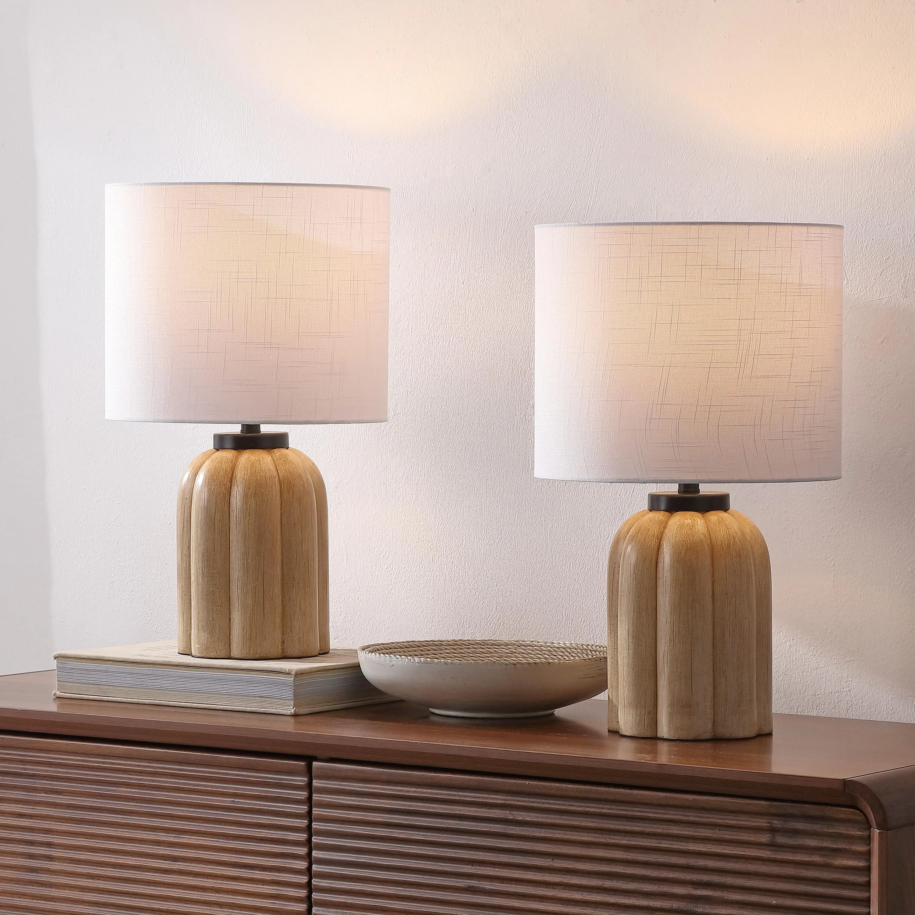 JONATHAN Y Royce 18.25in Scalloped Gourd Resin-Metal Indoor Table Lamp Set of 2, Rustic Farmhouse Style, Antique Light Brown Wood Finish, White Linen Drum Shade, Included LED Bulbs, Ambient Glow