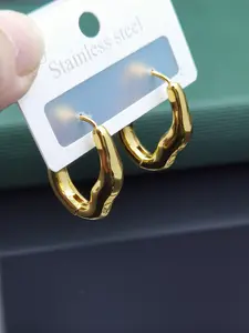 304 stainless steel irregular geometric earrings, ear jewelry, plated with 18K gold, simple and vintage, single pair with irregular lines, suitable for all face shapes, attractive from multiple angles, suitable for long events and gatherings.