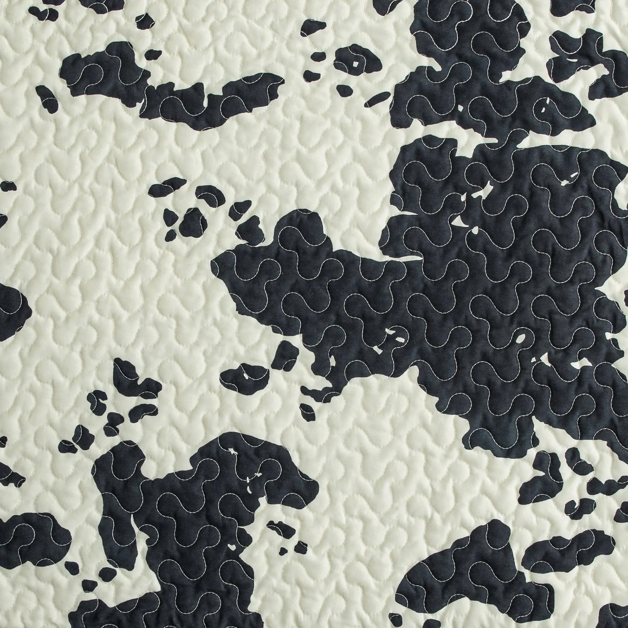 Clara Cowhide Reversible Quilt Black Swatch