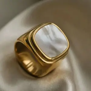 Riley Shell Ring