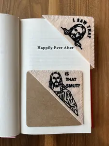 Peeking Jesus - Embroidered Felt Triangle Page Stitched Corner Bookmark - Book Lover Gift - Book Club